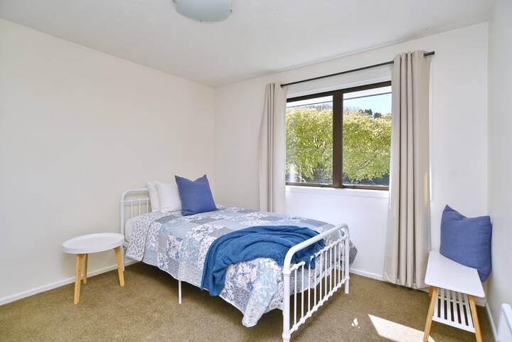 Chumba cha 4 cha kulala kina kitanda kimoja cha King