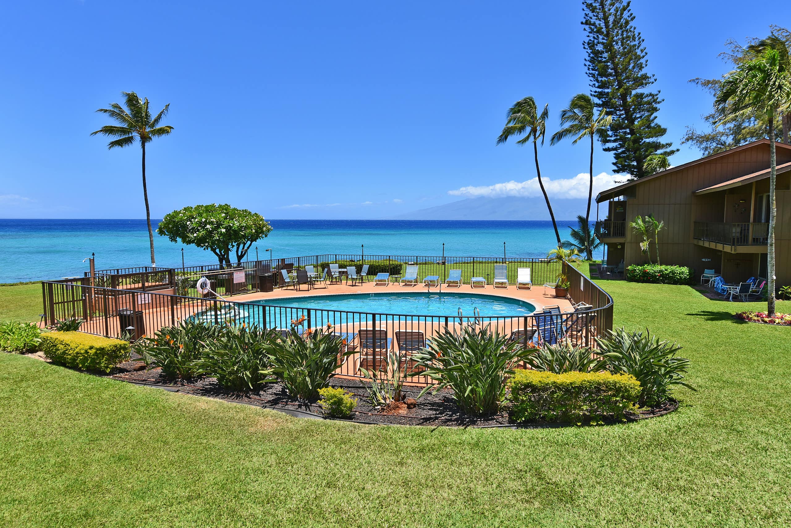 Condo in Lahaina · ★4.74 · 1 bedroom · 2 beds · 1 bath - Image 32