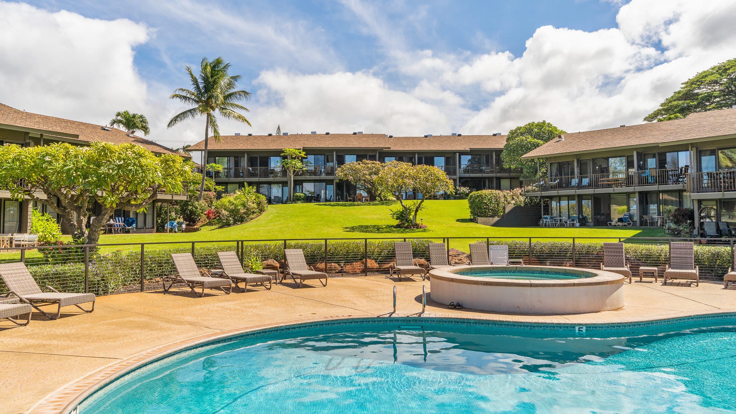 Condo in Lahaina · ★4.74 · 1 bedroom · 2 beds · 1 bath - Image 30
