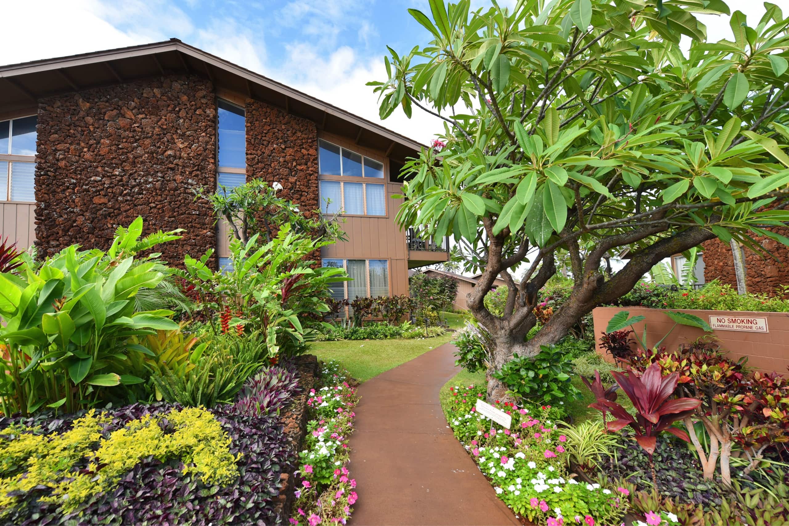 Condo in Lahaina · ★4.74 · 1 bedroom · 2 beds · 1 bath - Image 26