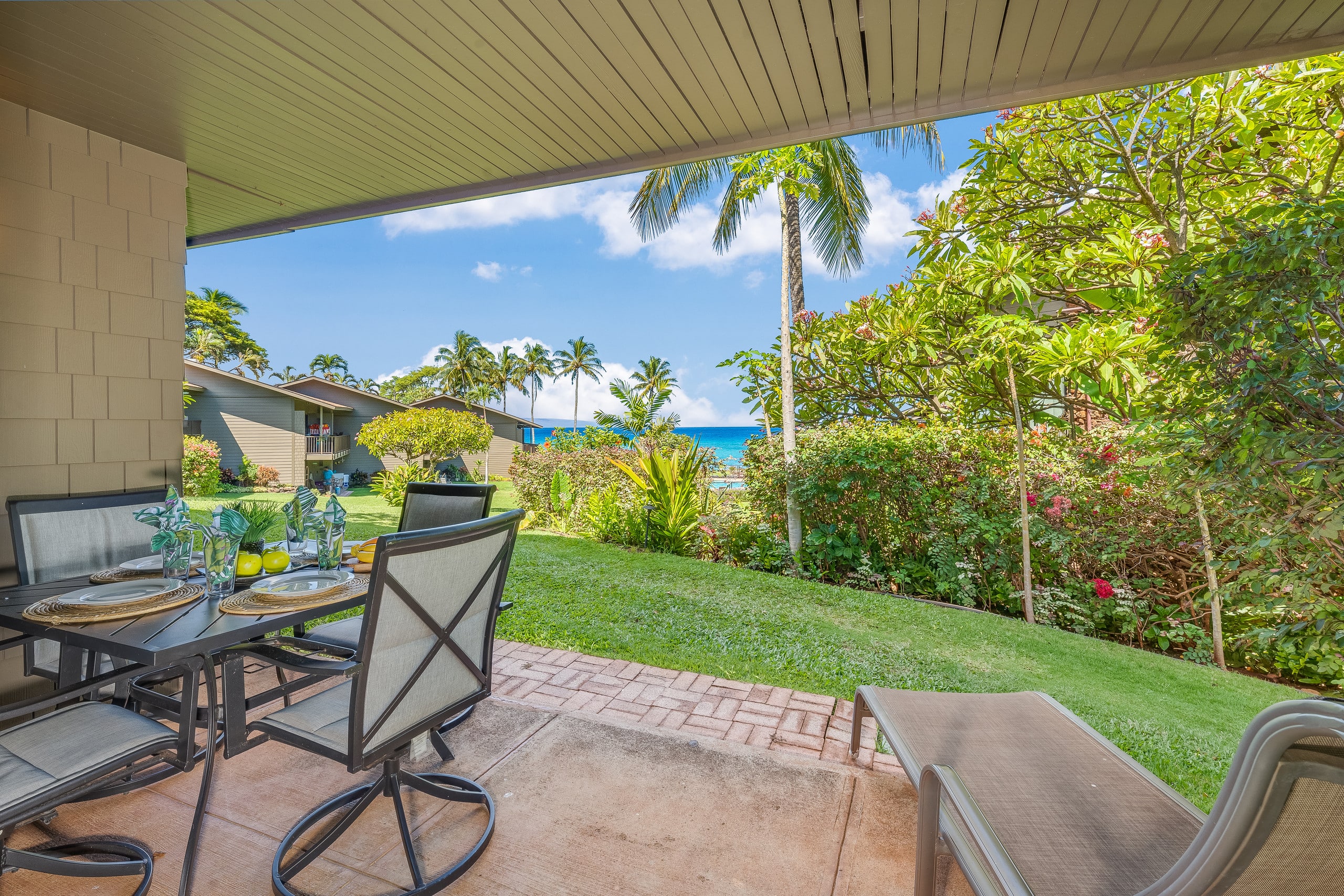 Condo in Lahaina · ★4.74 · 1 bedroom · 2 beds · 1 bath - Image 9