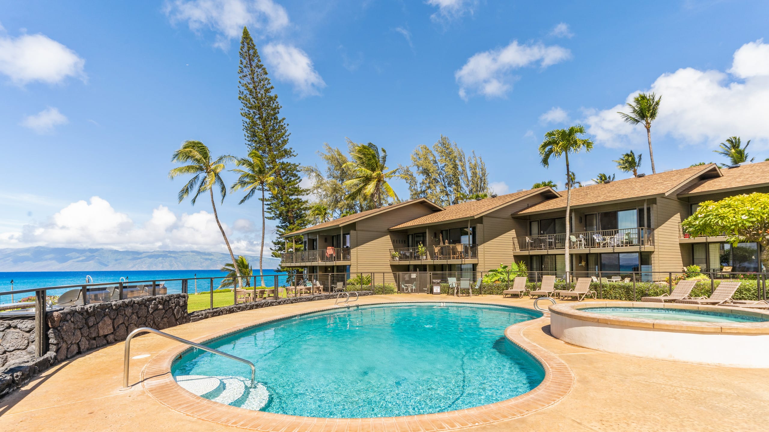 Condo in Lahaina · ★4.74 · 1 bedroom · 2 beds · 1 bath - Image 31