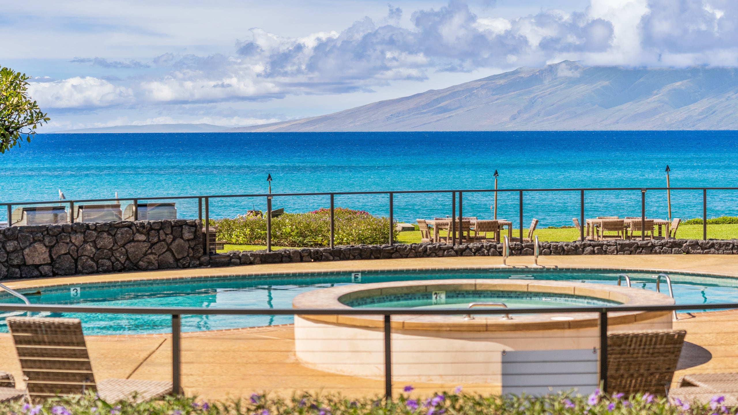Condo in Lahaina · ★4.74 · 1 bedroom · 2 beds · 1 bath - Image 28