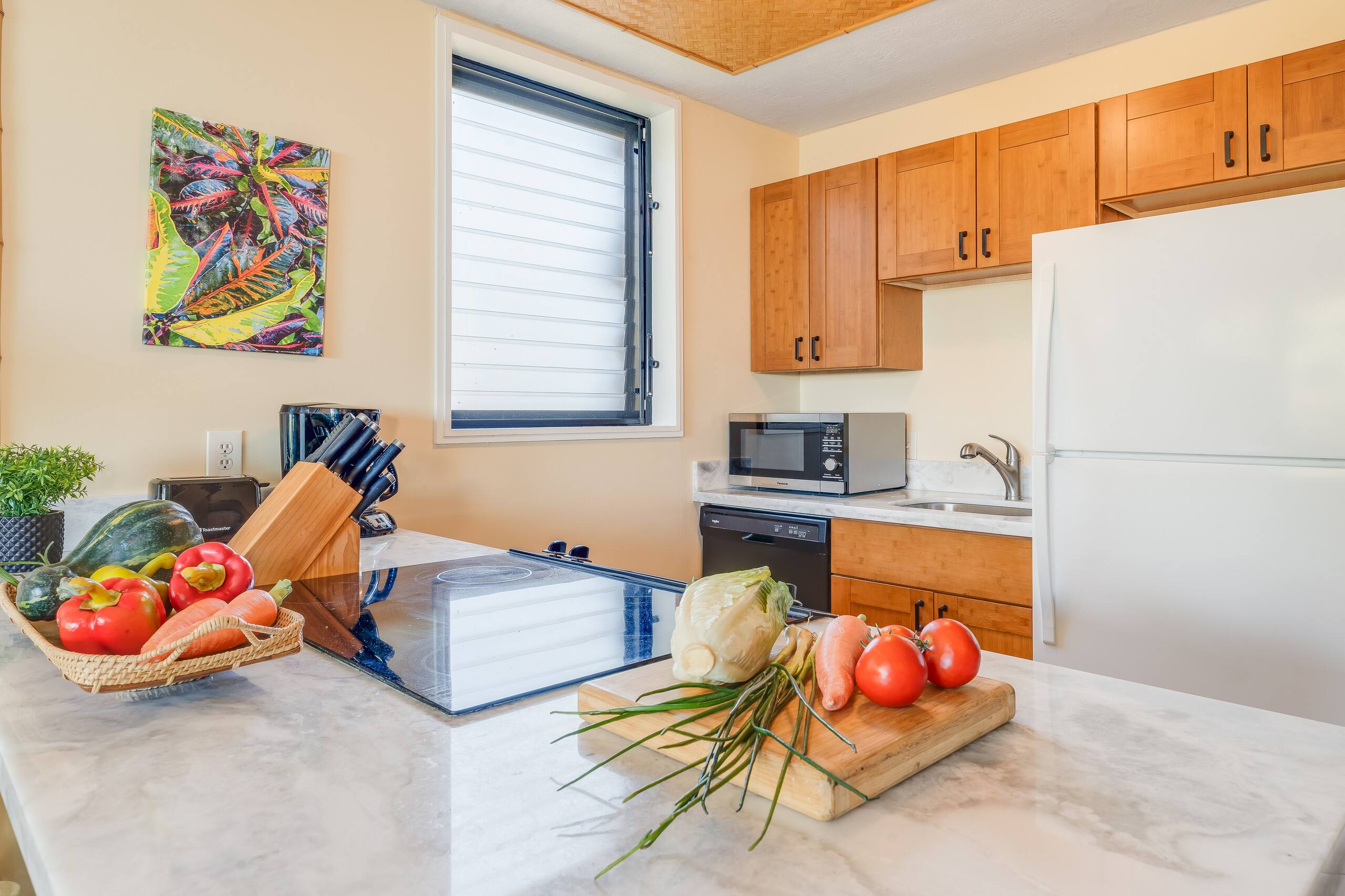 Condo in Lahaina · ★4.74 · 1 bedroom · 2 beds · 1 bath - Image 3