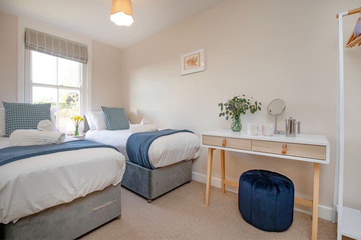 Dragonfly Cottage 25 03 01 0043