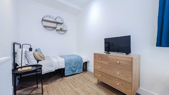 Საძინებელი 2- x2 ერთადგილიანი საწოლი