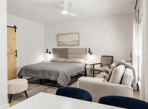 Top Airbnb: Orchid: Studio Apt, 4 Minute Walk to A&M in College Station