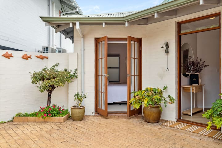 Villa Cott – newly refurbished gallery image 2