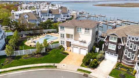 Water’s Edge - Pool House on the Bay