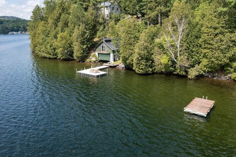 The Stonehill lakeside cottage