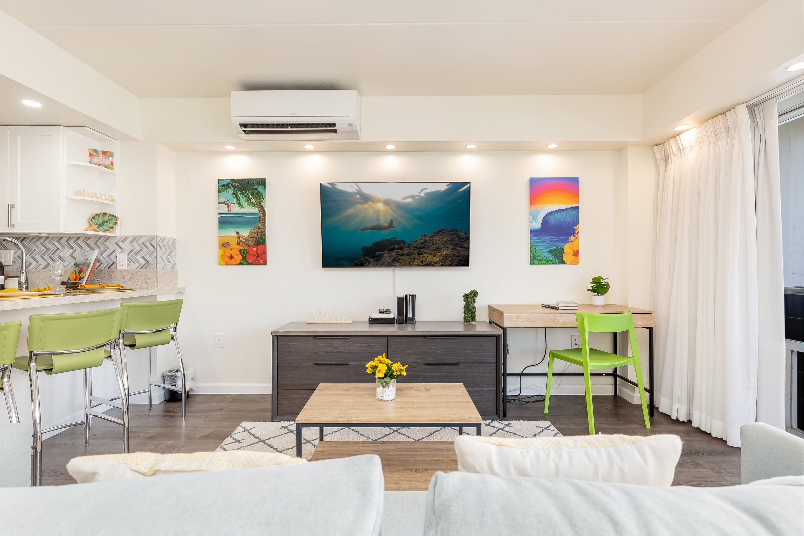 Fully Remodeled Condo at Ilikai Hotel by the Beach - Image 2