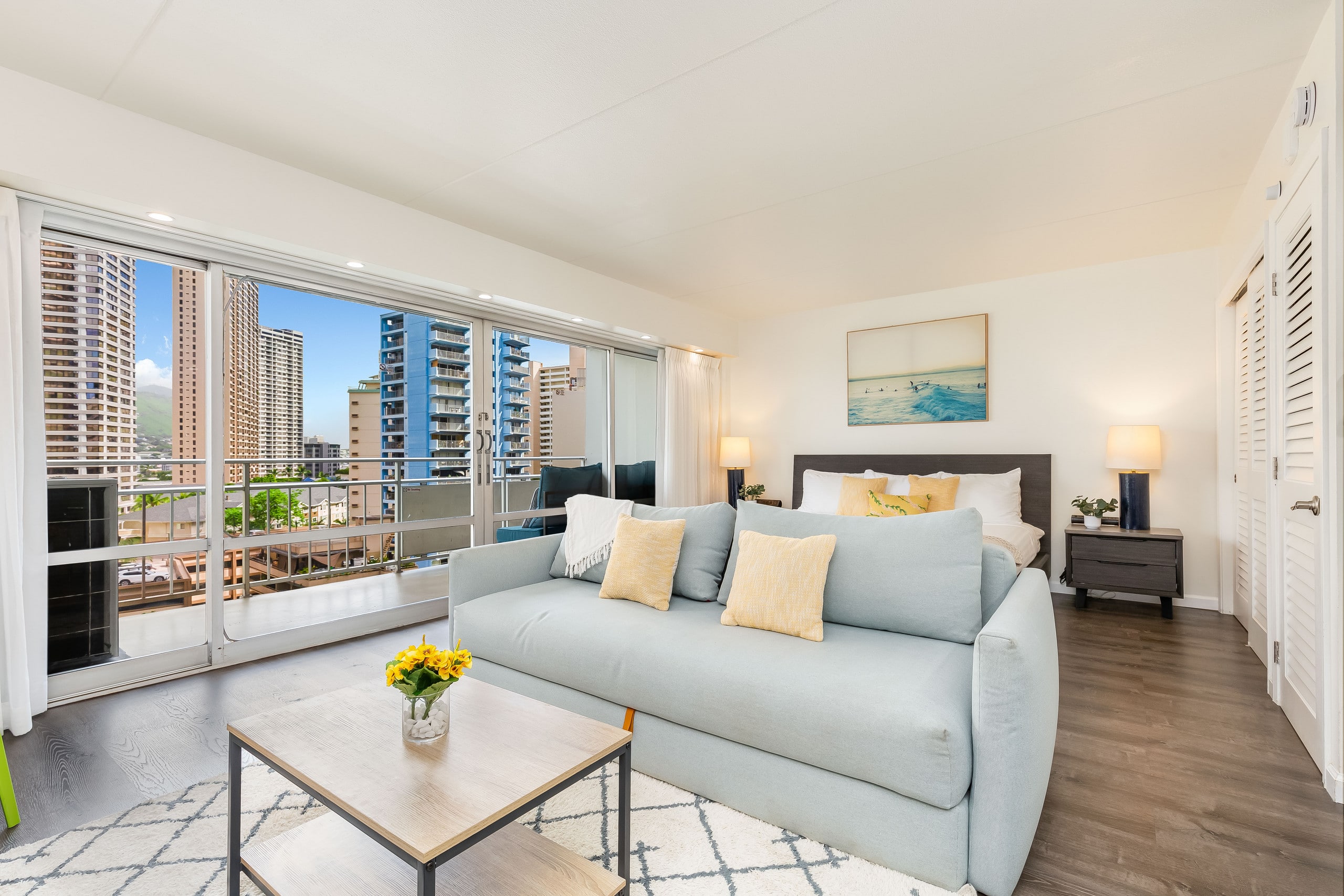 Fully Remodeled Condo at Ilikai Hotel by the Beach - Image 6