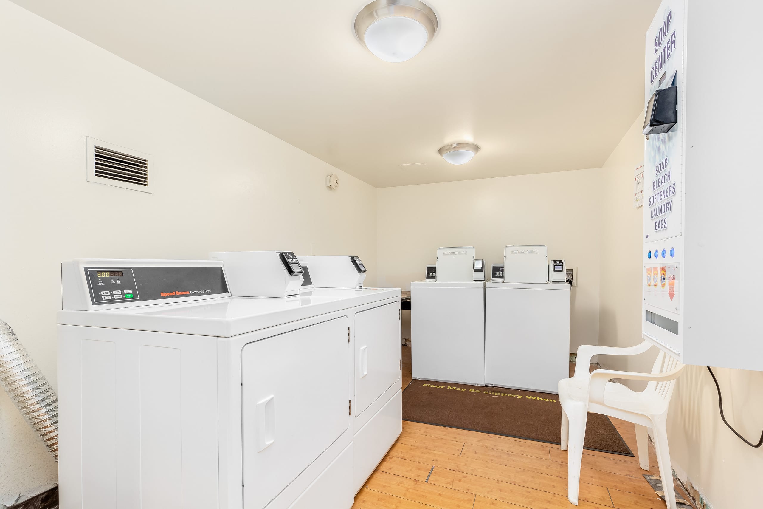 Fully Remodeled Condo at Ilikai Hotel by the Beach - Image 32
