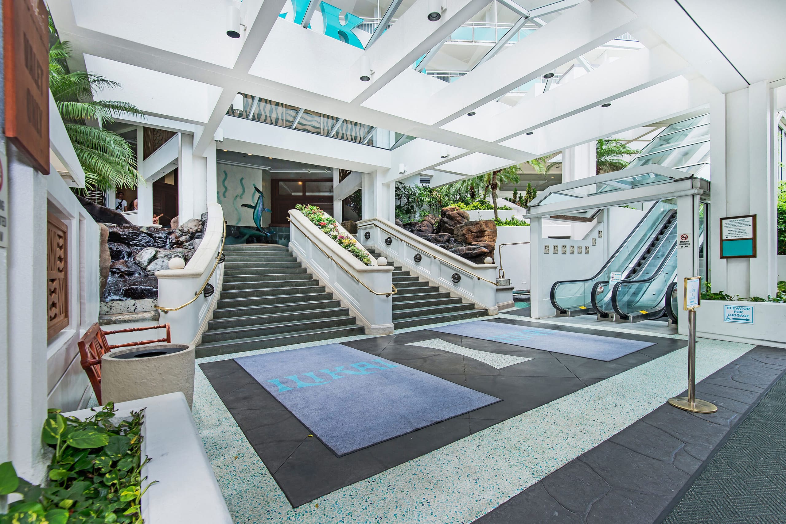 Fully Remodeled Condo at Ilikai Hotel by the Beach - Image 34