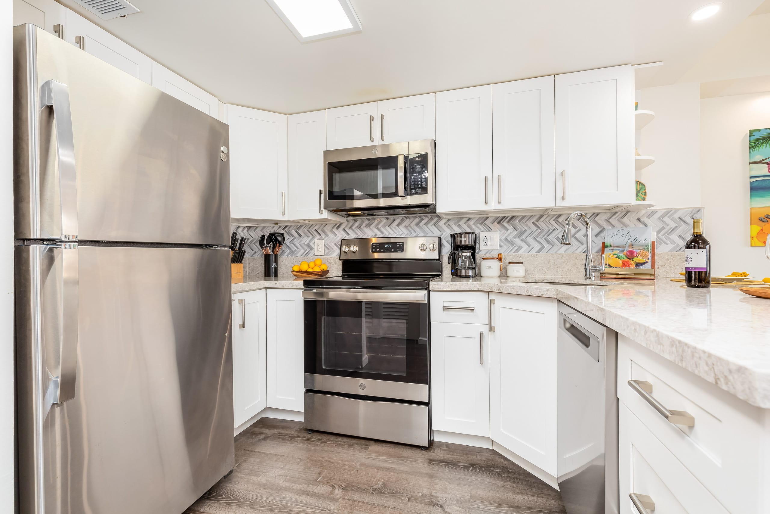 Fully Remodeled Condo at Ilikai Hotel by the Beach - Image 14