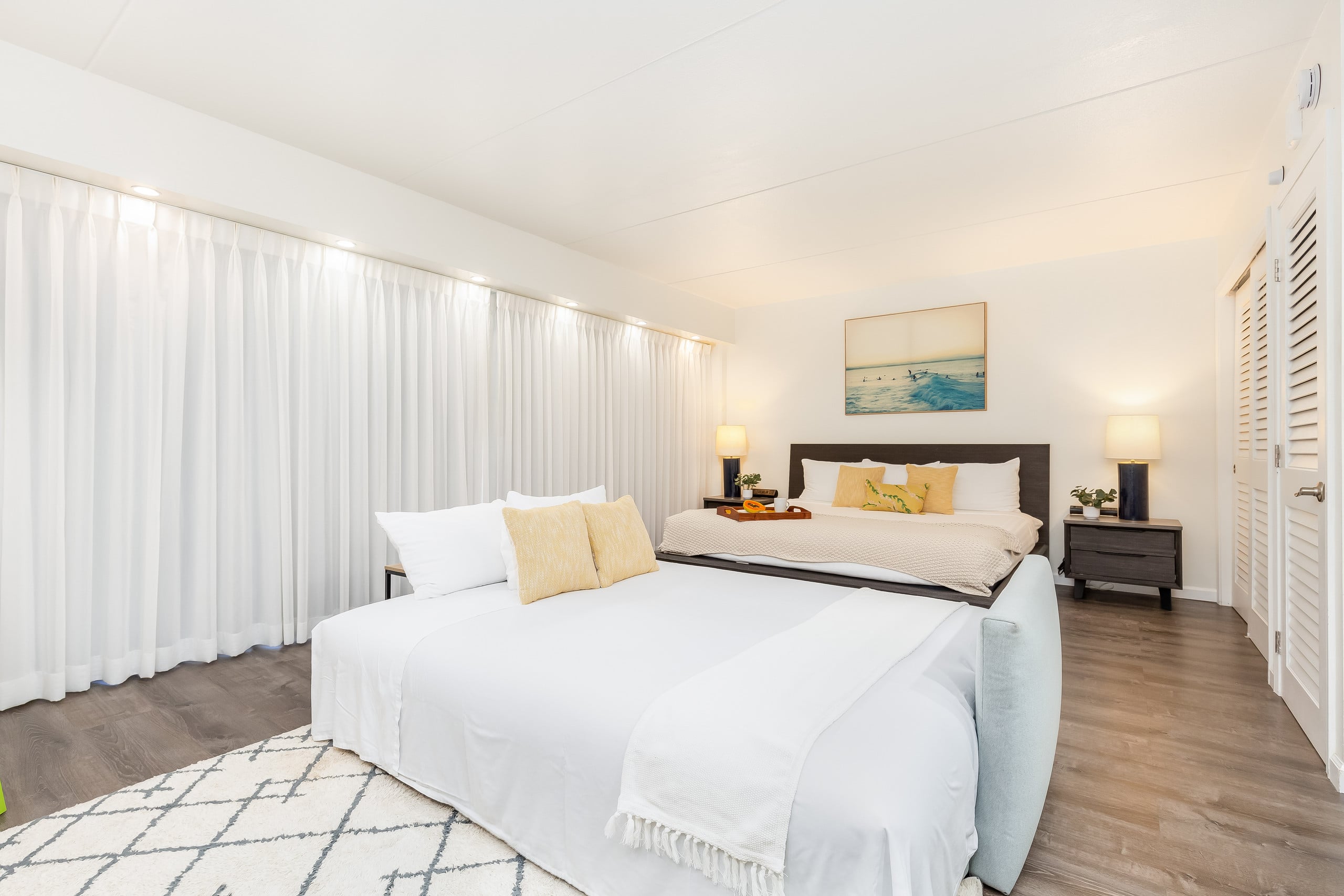 Fully Remodeled Condo at Ilikai Hotel by the Beach - Image 5