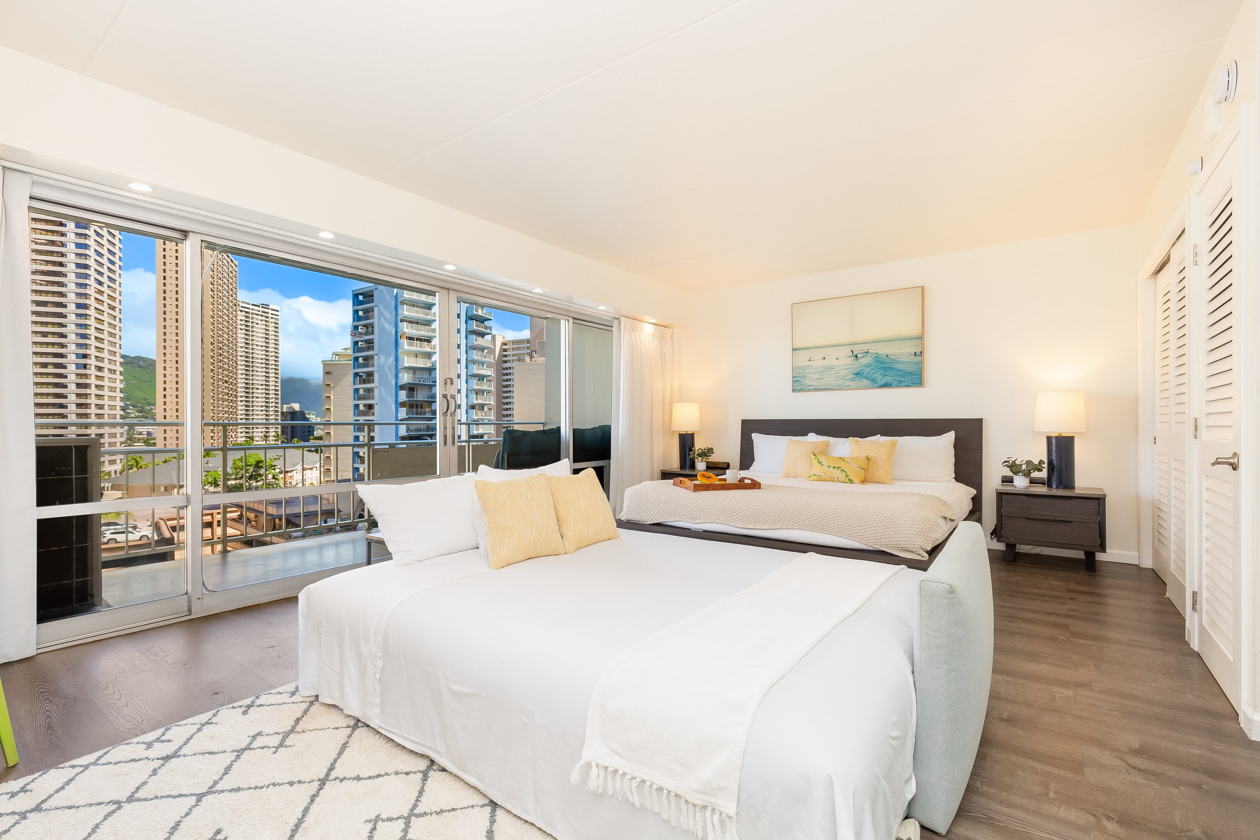Fully Remodeled Condo at Ilikai Hotel by the Beach - Image 4