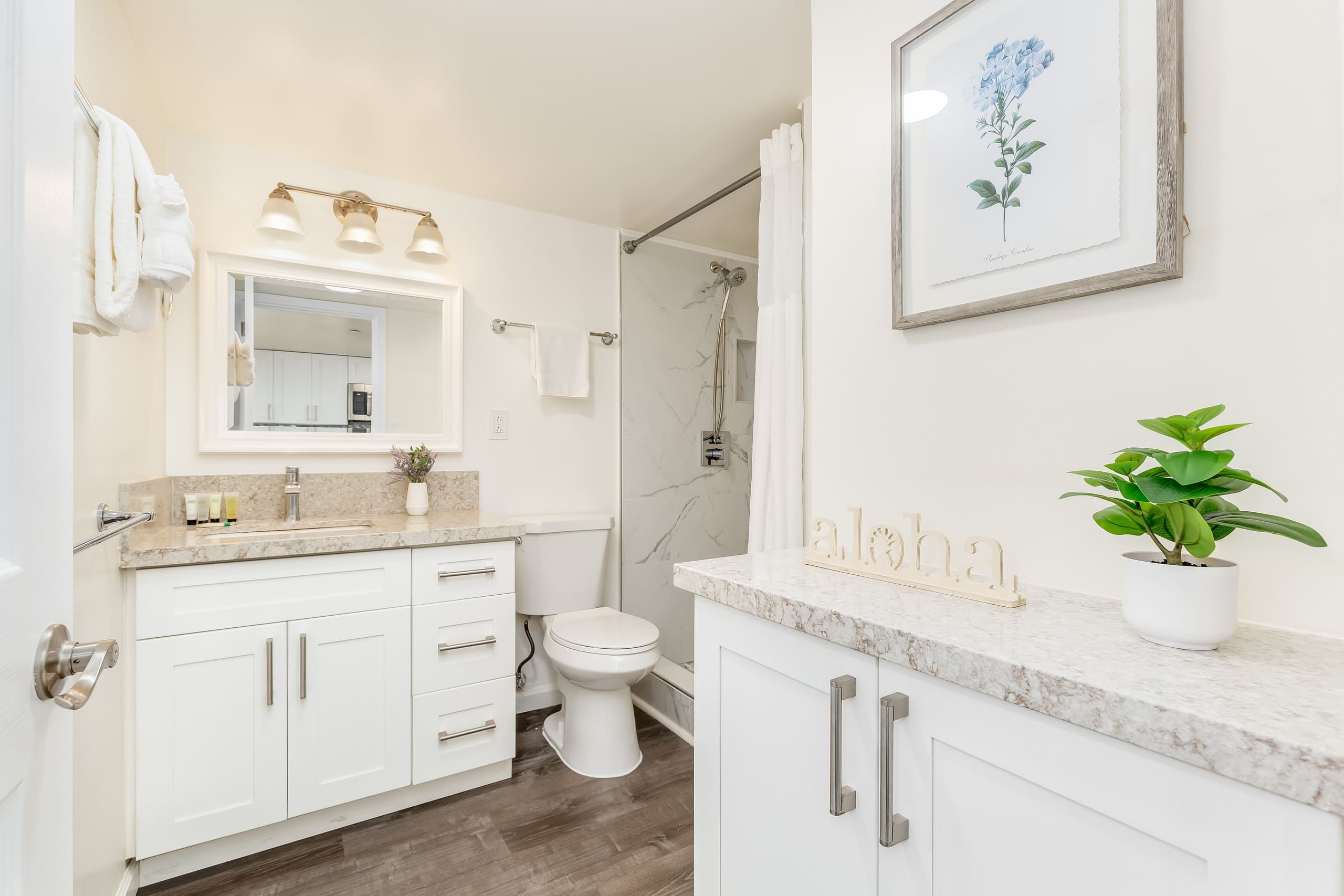 Fully Remodeled Condo at Ilikai Hotel by the Beach - Image 21