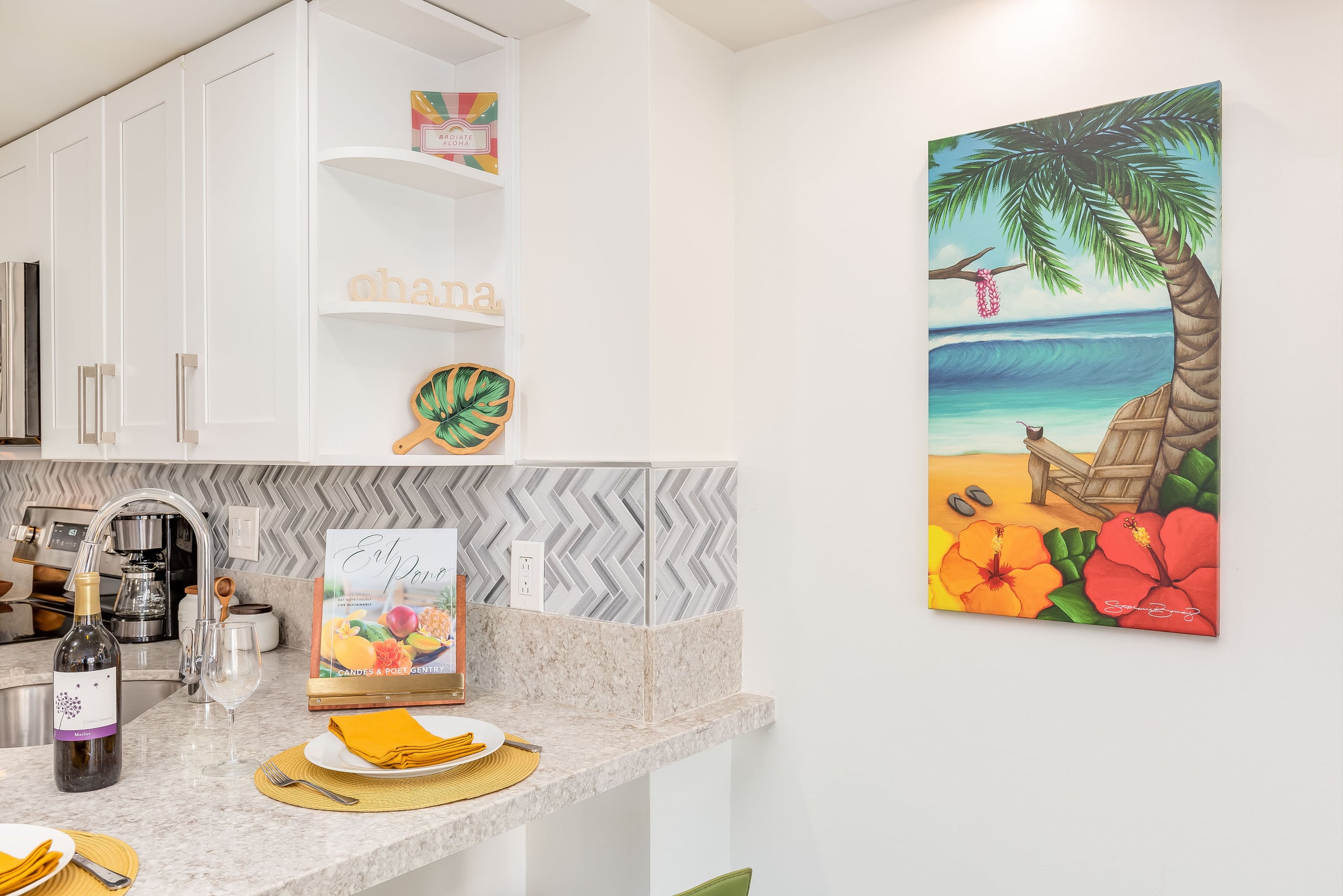 Fully Remodeled Condo at Ilikai Hotel by the Beach - Image 15