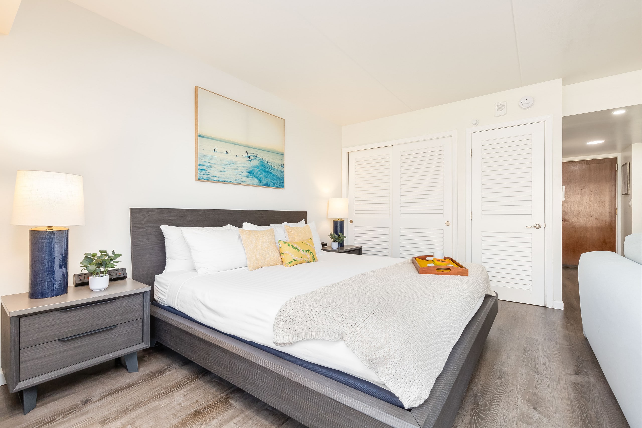 Fully Remodeled Condo at Ilikai Hotel by the Beach - Image 18