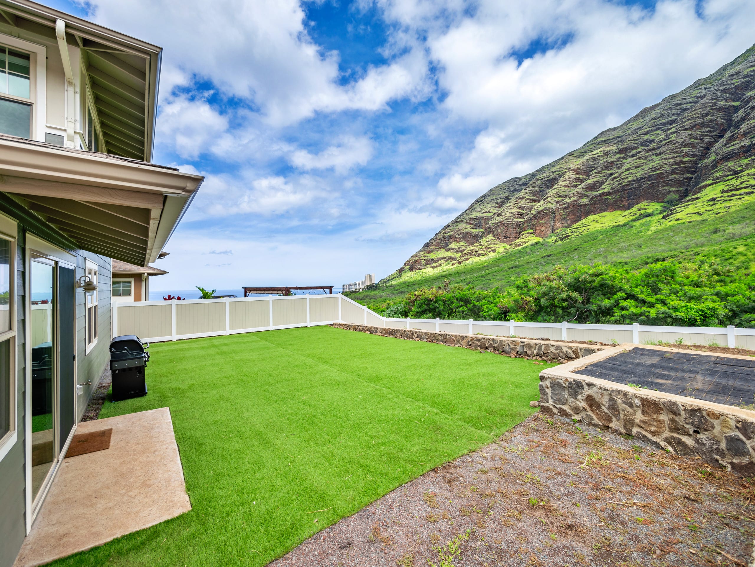 Home in Waianae · ★4.91 · 4 bedrooms · 7 beds · 2.5 baths - Image 50