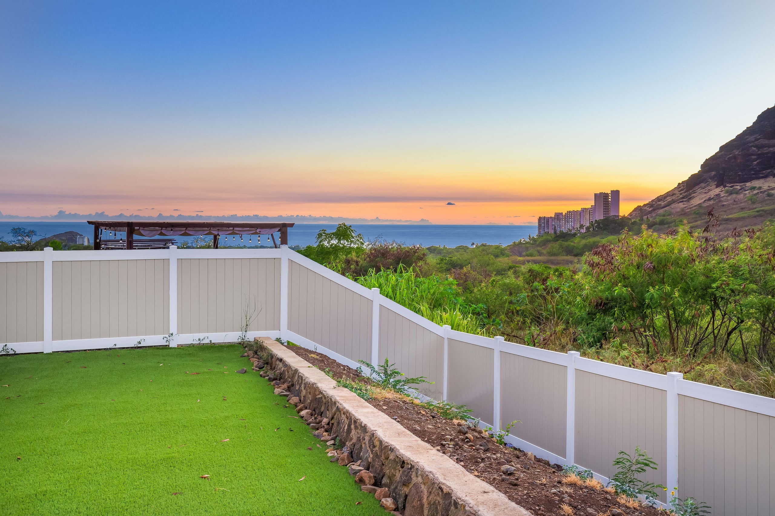 Home in Waianae · ★4.91 · 4 bedrooms · 7 beds · 2.5 baths - Image 49