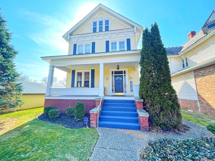 The Pioneer Suite | 3-bed Apt In Historic Downtown - Marietta, OH