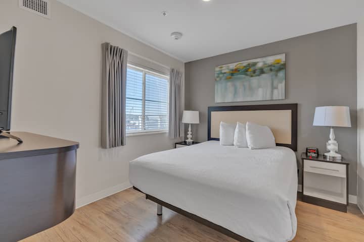 Parking I Properties By Preston I Comfy 2 Bed Apt - San Antonio, TX
