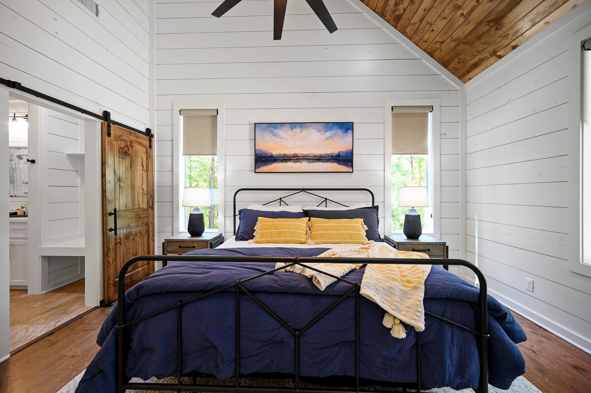 นอนหลับพักผ่อนบนเตียงคิงไซส์!