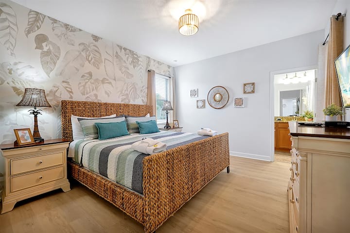 ฟรีสปิริต ห้องนอนใหญ่ชั้น 1 พร้อมห้องน้ำในตัว