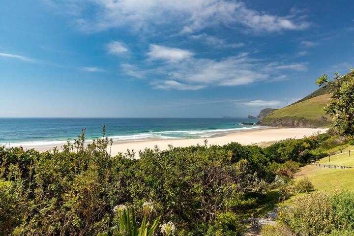 Barefoot on Blueys gallery image 4