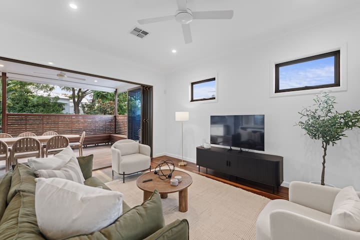 Stylish Paddington Home with Outdoor Oasis