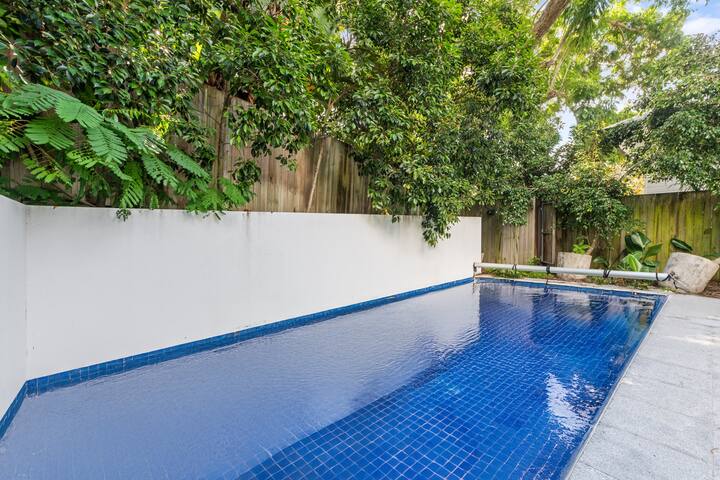 Stylish Paddington Home with Outdoor Oasis gallery image 5