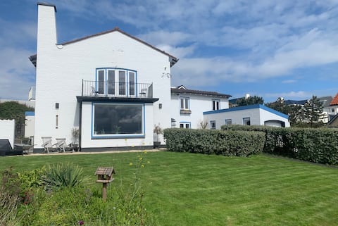 Family villa behind the Beach For 3 couples over