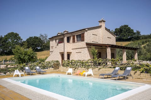 Villa Aurora - Osimo, new villa with swimming pool