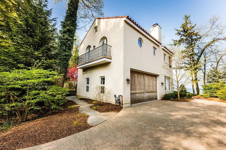 Bluefish Vacation Rentals managed Airbnb listing 1