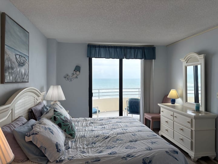 Glavna spavaća soba s pogledom na ocean