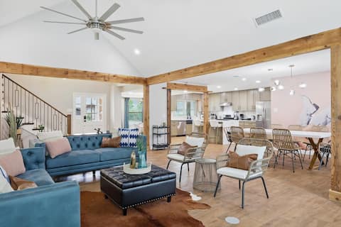 5BD Vacation Retreat w Pool, Games, Golf Simulator