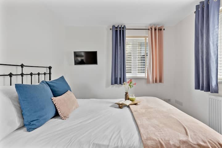 Bedroom Two with TV - Midholm Chapel