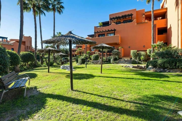 Entire home with 2 bedrooms in Estepona - Apartment La Galera