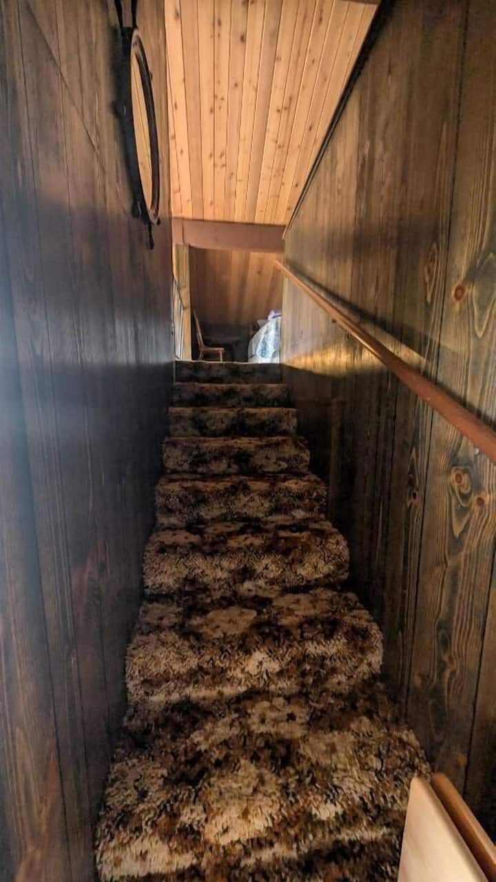 les escaliers menant au loft