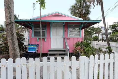 Top Airbnb: Pink Mango Cottage steps from the beach in Siesta Key