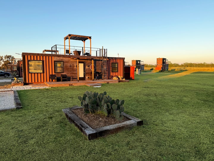 Train-themed Home In Wine Country · Deck & Pool - Luckenbach, TX