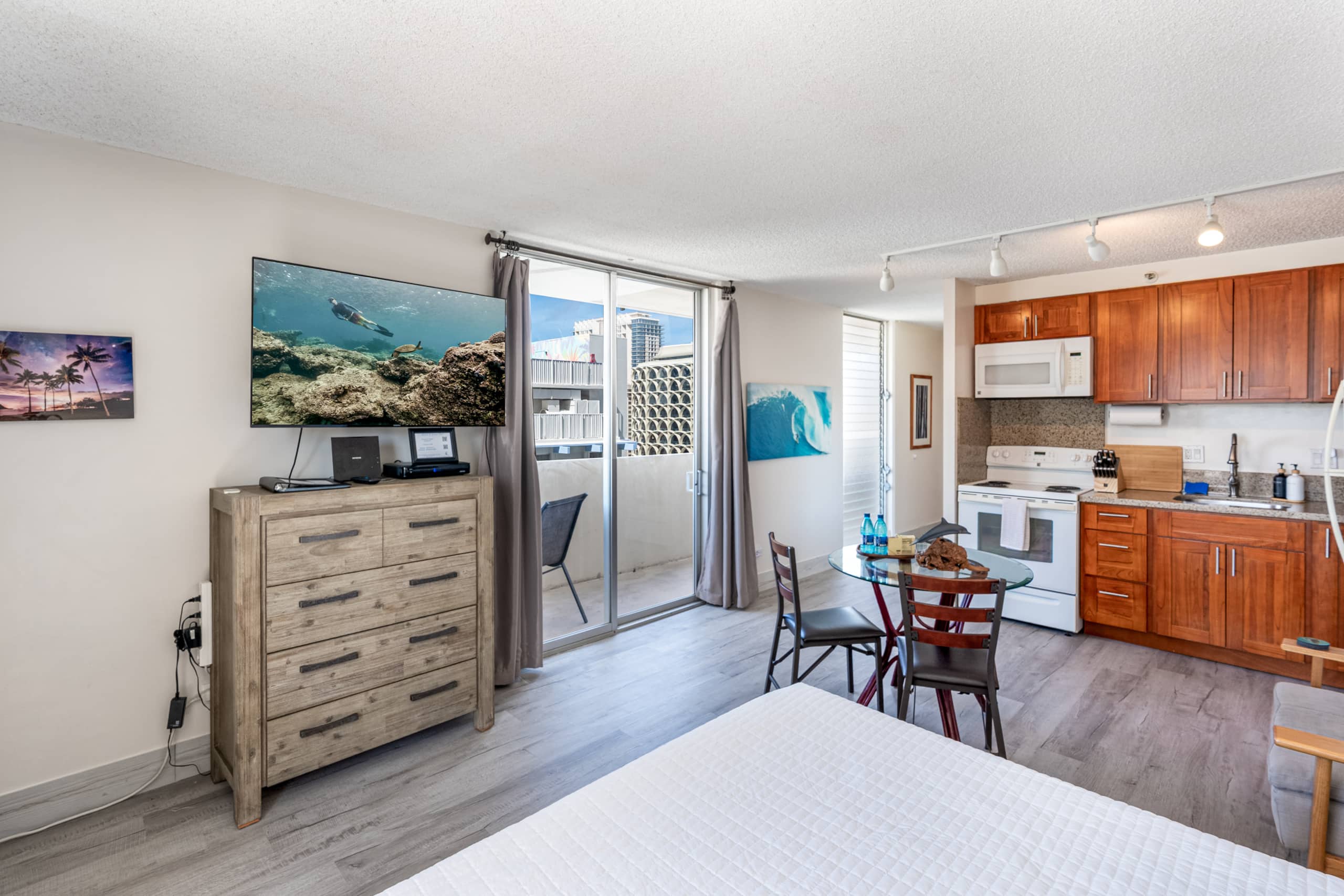 Free Parking, Ocean Views, High Floor - Image 8