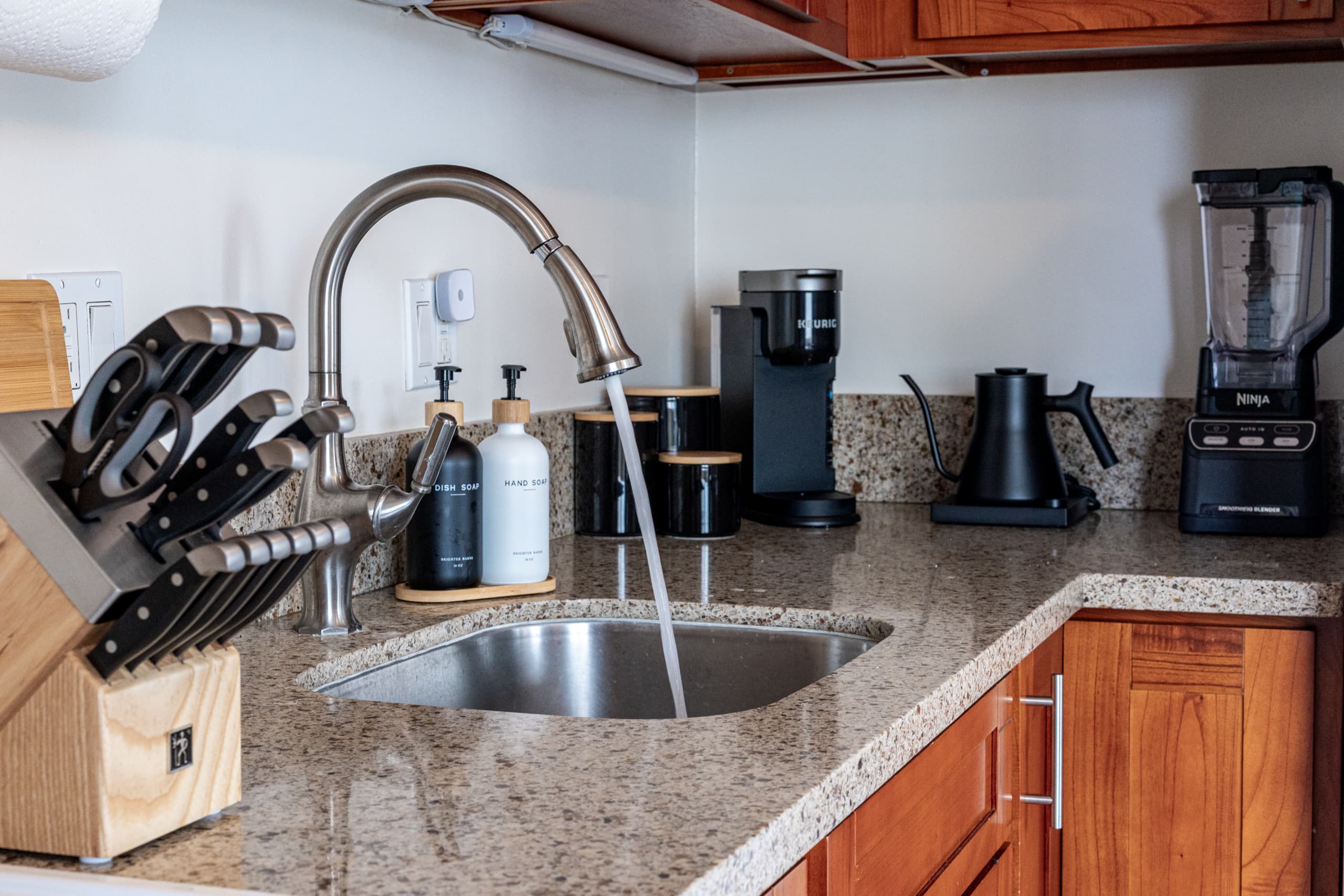 Free Parking, Ocean Views, High Floor - Image 10