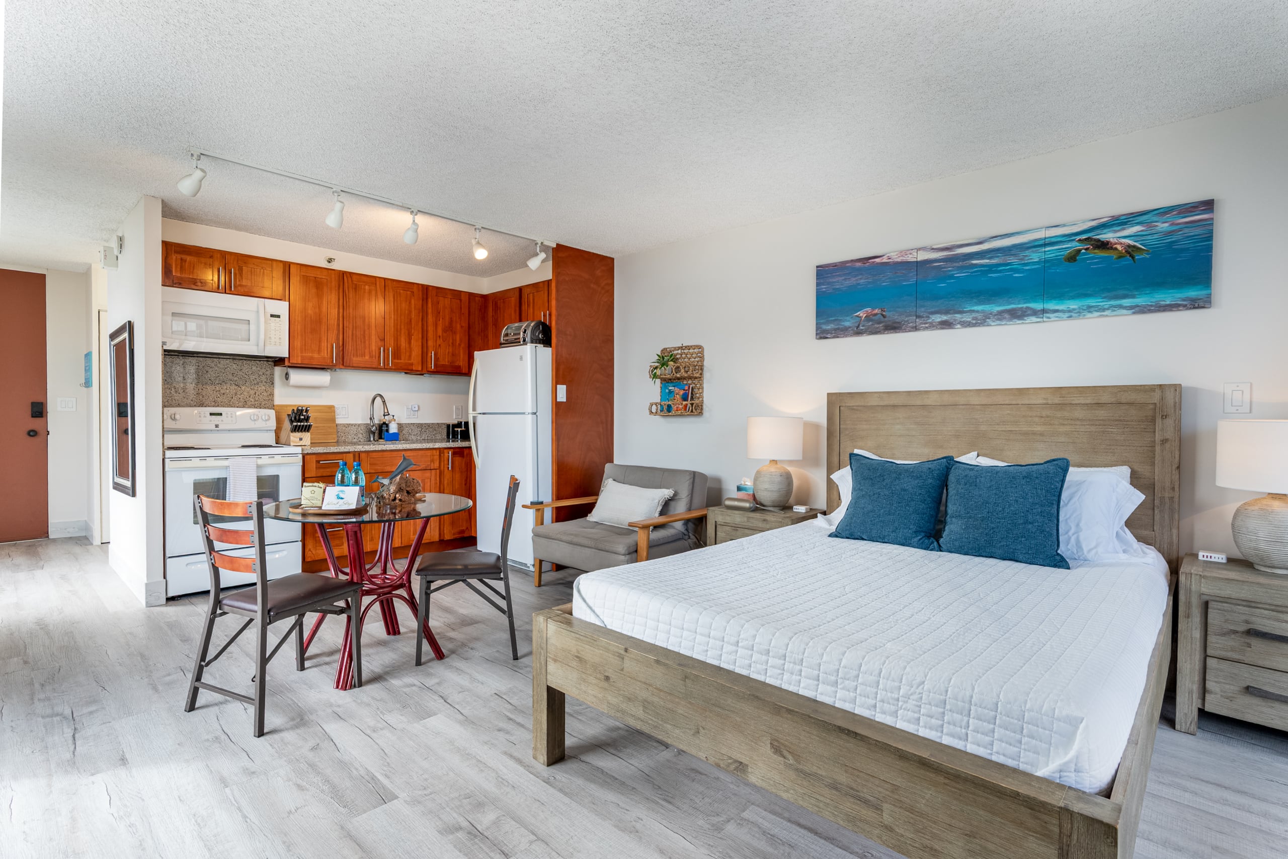 Free Parking, Ocean Views, High Floor - Image 3
