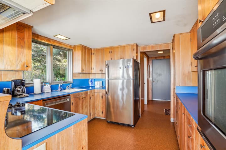Beach Haven Arch Cape - Oceanfront - New Listing! - Cannon Beach, OR