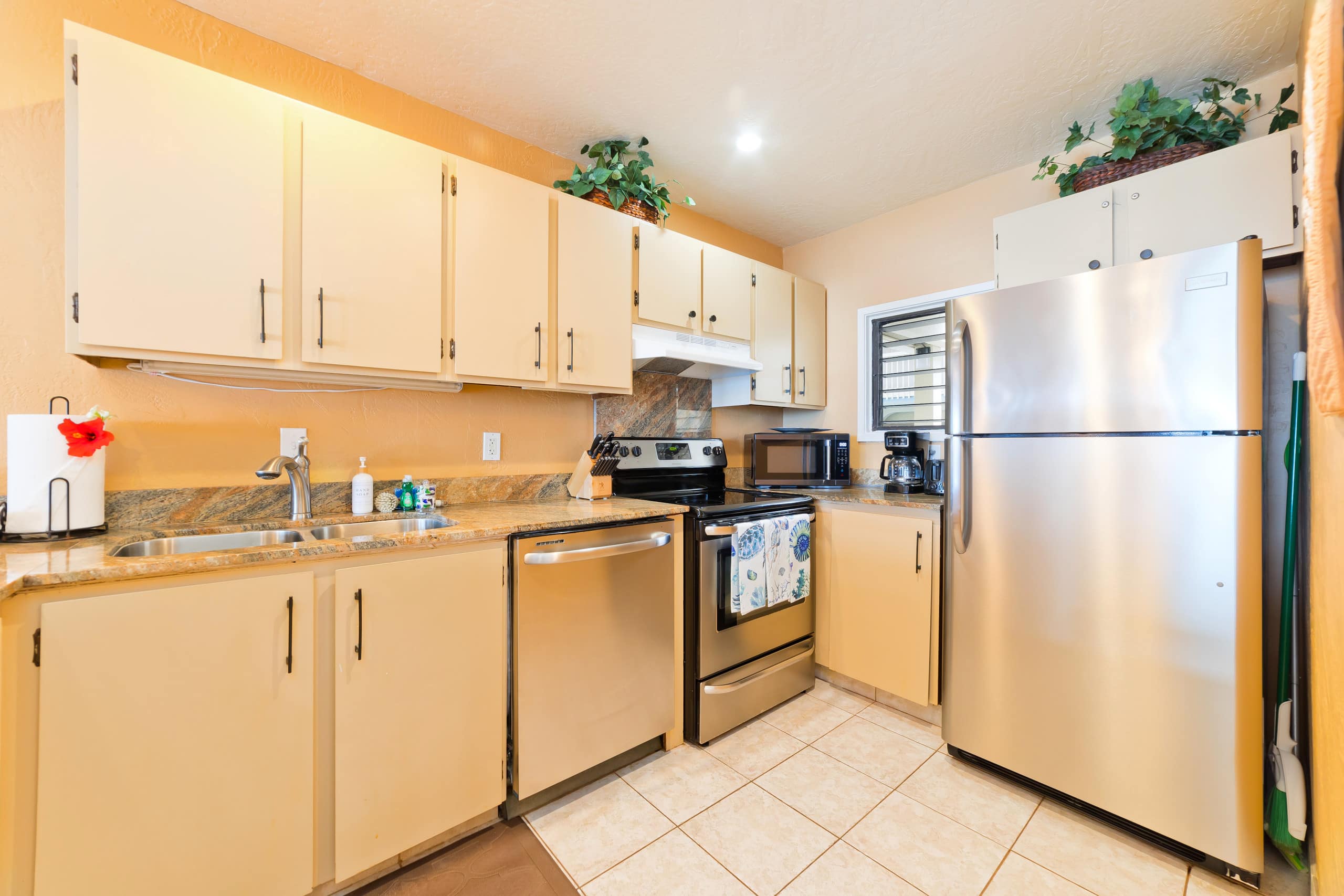 Condo in Kailua-Kona · ★5.0 · 2 bedrooms · 3 beds · 2 baths - Image 14