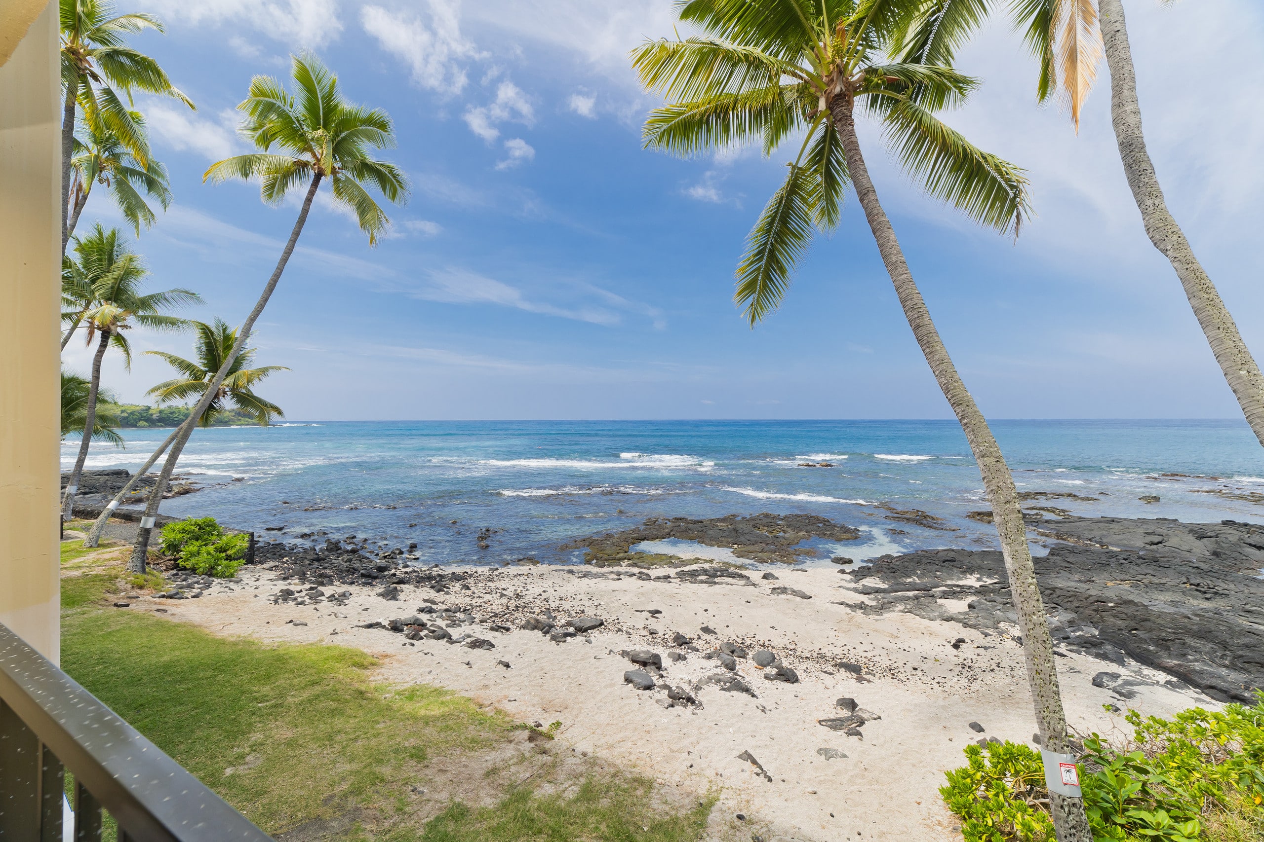 Condo in Kailua-Kona · ★5.0 · 2 bedrooms · 3 beds · 2 baths - Image 11