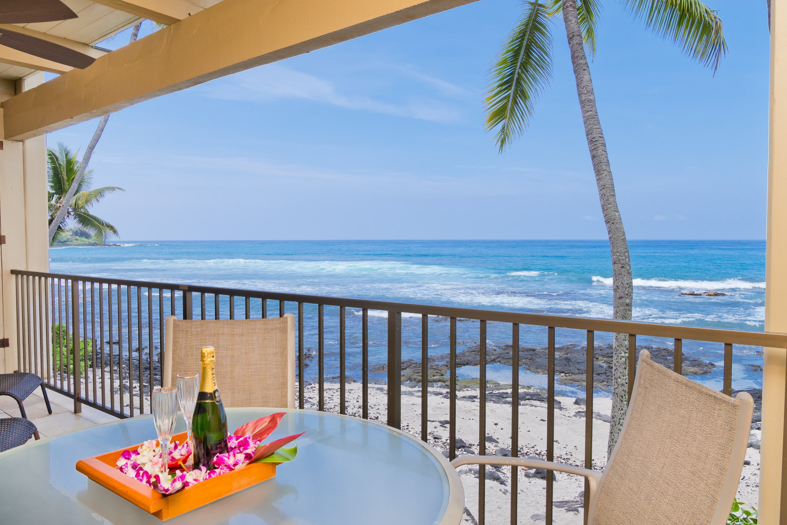 Condo in Kailua-Kona · ★5.0 · 2 bedrooms · 3 beds · 2 baths - Image 9